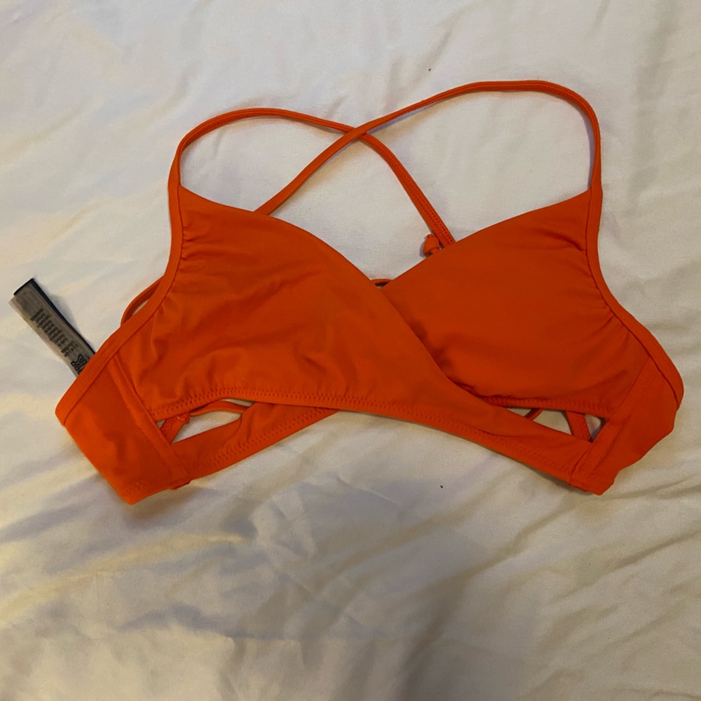 VICTORIA SECRET SWIM ORANGE TOP! GREAT CONDITION AND BARELY WORN! WOMENS SMALL
